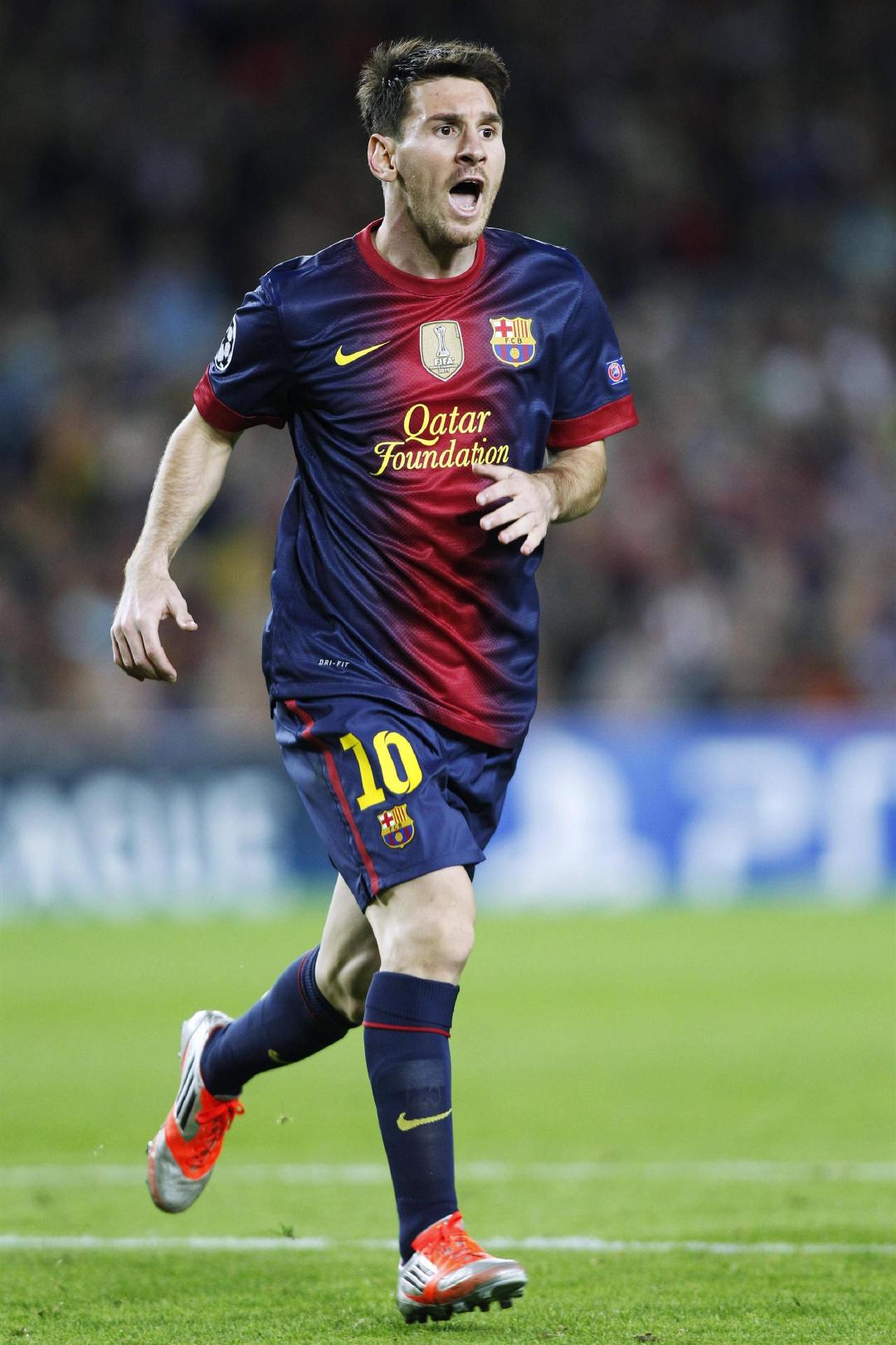 [德甲]时隔七年重返德甲 汉堡球迷疯狂庆祝