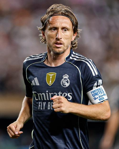 从荷甲最佳到马竞鸡肋，只用1年时间，多面手足够勤勉却太过莽撞