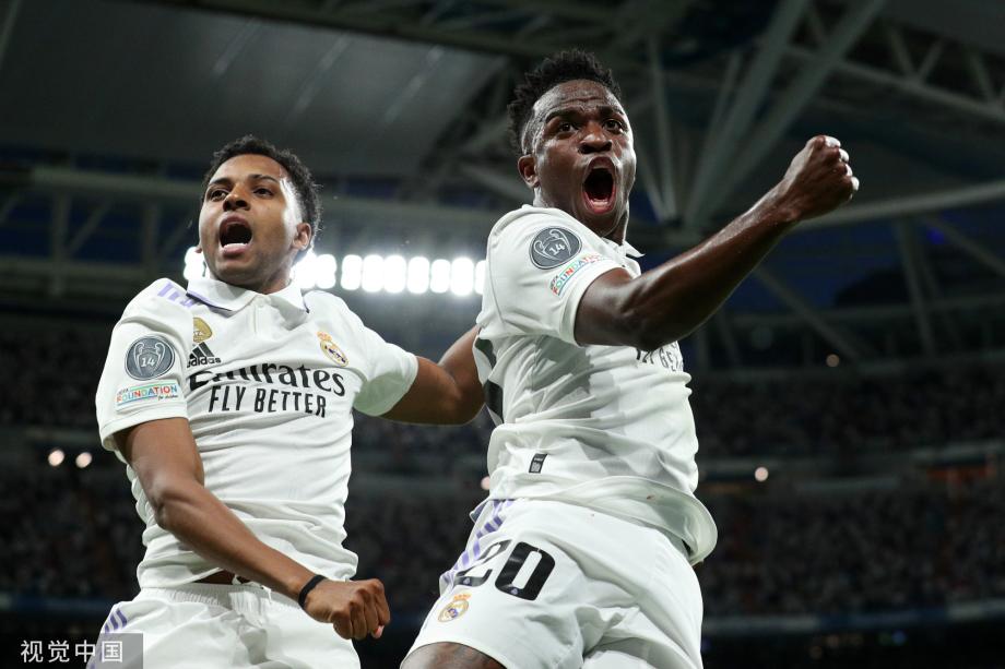 杰曼击地传球 周琦起飞双手隔扣朱俊龙