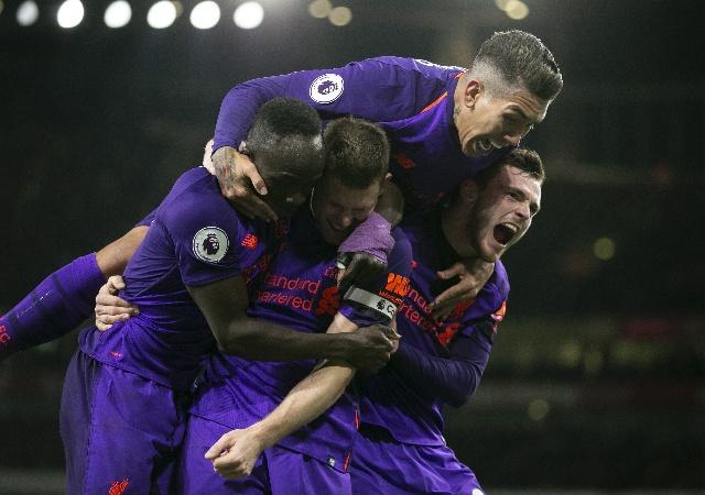 范德芬、波罗赛后疑似和球迷起冲突，最终被热刺工作人员拖走